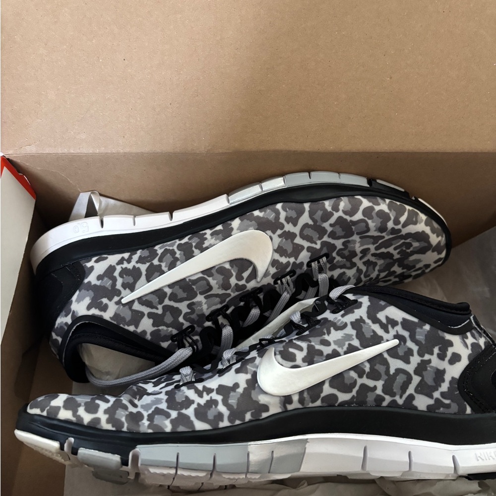 Nike Free TR Connect 2 in Black and Silver
